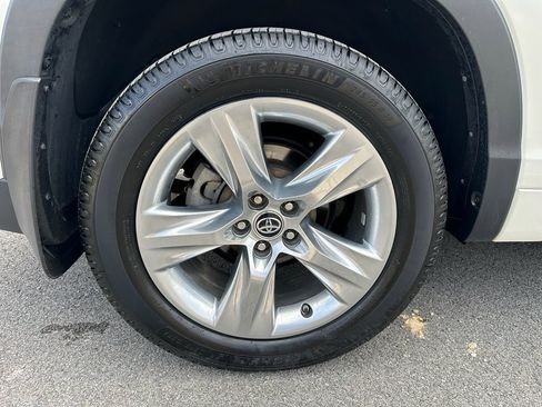 Used 2017 Toyota Highlander Limited image 35