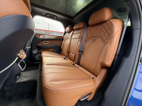 Used 2021 Bentley Bentayga V8 image 19