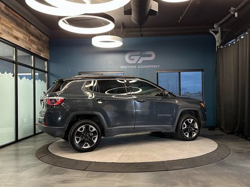 Used 2017 Jeep Compass Trailhawk w/ Navigation Group AWD/4WD image 3