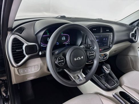 Used 2024 Kia Soul LX FWD image 8