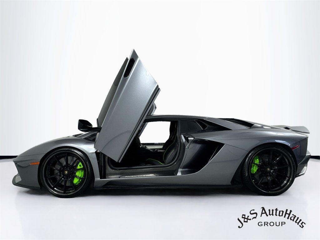 Used 2018 Lamborghini Aventador S AWD/4WD image 4