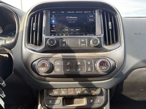 Used 2021 Chevrolet Colorado Z71 image 2