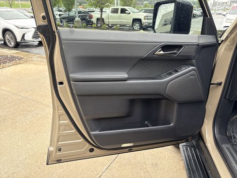 Used 2025 Lexus GX 550 image 14