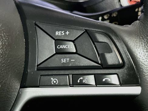 Used 2017 Nissan Rogue SV AWD/4WD image 33