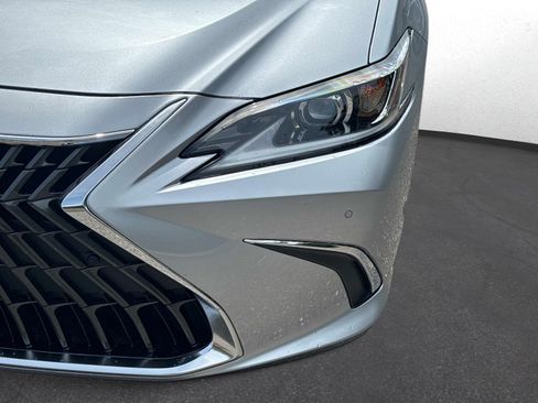 Used 2025 Lexus ES 350 w/ Premium Package FWD image 9