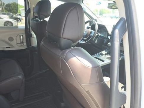 Used 2023 Toyota Sienna Platinum FWD image 29