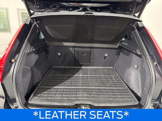 Used 2022 Volvo XC40 T5 Momentum AWD/4WD image 11
