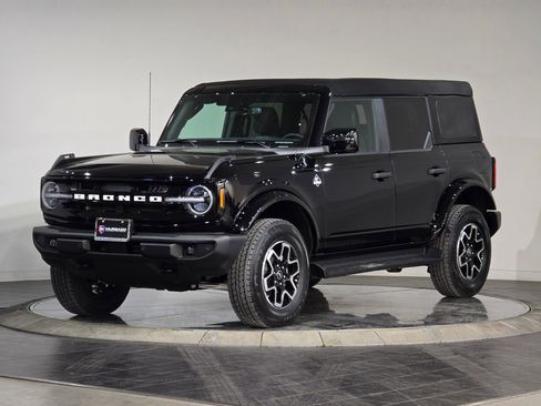 New 2026 Ford Bronco Outer Banks image 6