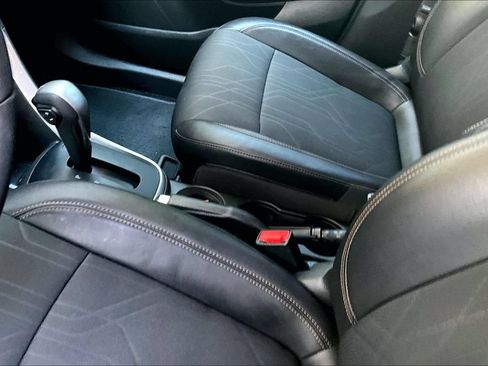 Used 2022 Chevrolet Trax LT w/ LT Convenience Package FWD image 16