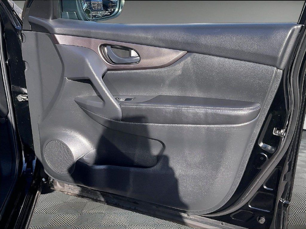 Used 2019 Nissan Rogue Sport S w/ Appearance Package AWD/4WD image 12