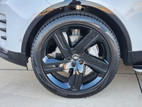 Certified 2025 Land Rover Discovery Dynamic SE image 11