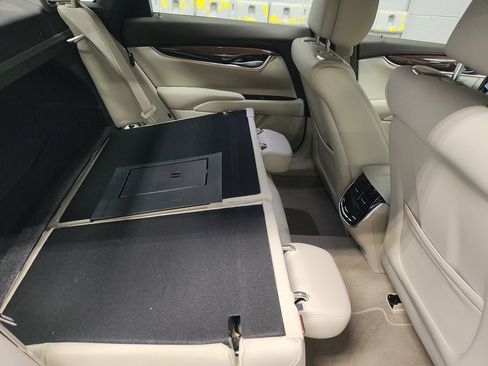 Used 2013 Cadillac XTS Premium image 13