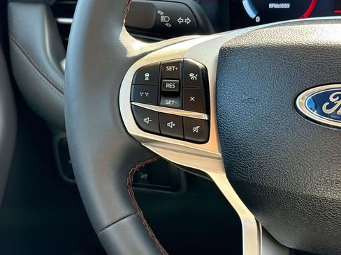 Used 2025 Ford Explorer Active w/ Active Comfort Package image 17