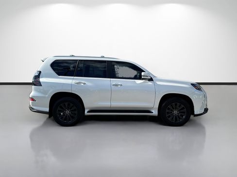 Used 2023 Lexus GX 460 Premium w/ Accessory Package AWD/4WD image 2