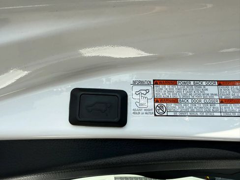 Used 2018 Toyota RAV4 XLE AWD/4WD image 41