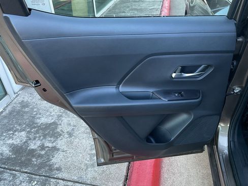 Used 2025 Nissan Kicks SV image 18