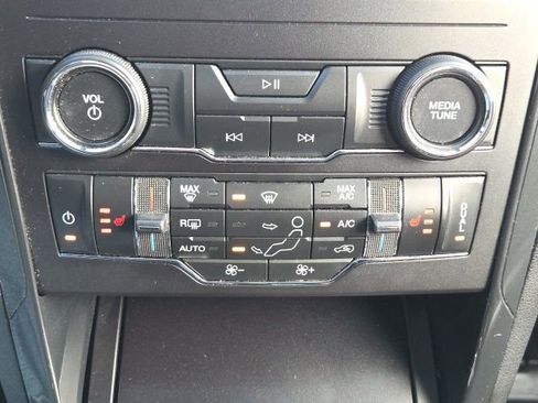 Certified 2019 Ford Explorer XLT w/ Equipment Group 202A image 33