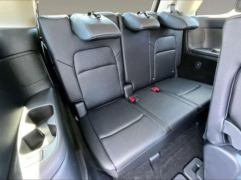 Used 2025 Nissan Pathfinder SL FWD image 22