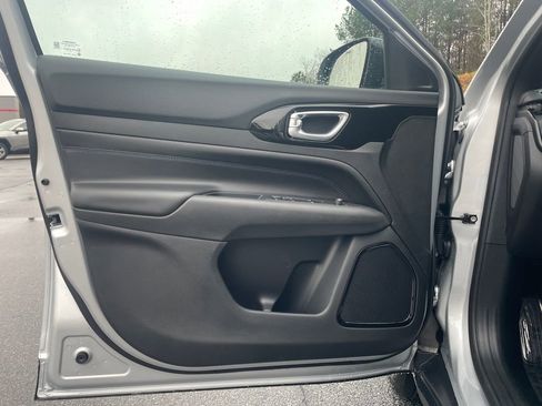 New 2026 Jeep Compass Latitude image 10