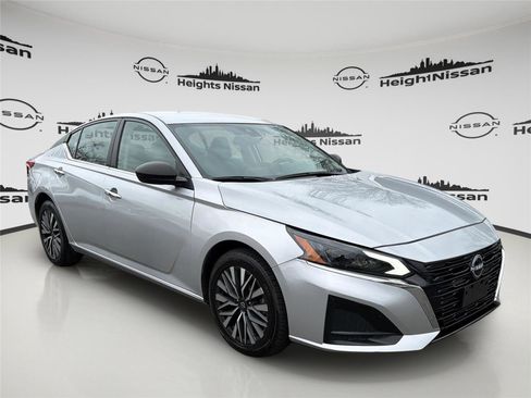 Used 2024 Nissan Altima 2.5 SV image 7