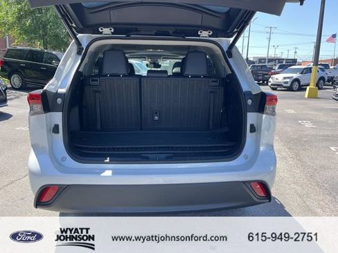 Used 2023 Toyota Highlander XLE image 12