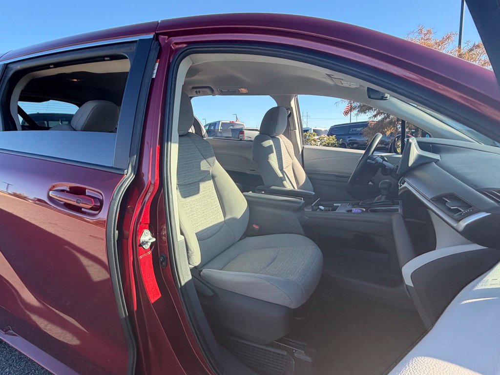 Used 2023 Toyota Sienna LE FWD image 38