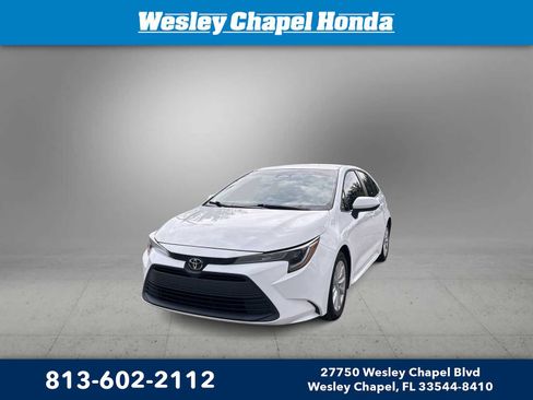 Used 2023 Toyota Corolla LE w/ LE Convenience Package FWD image 1