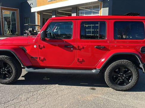 Used 2019 Jeep Wrangler Unlimited Sahara image 11