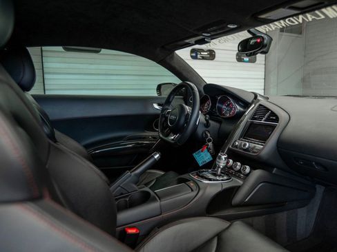 Used 2015 Audi R8 V10 plus w/ Full Leather Package image 21