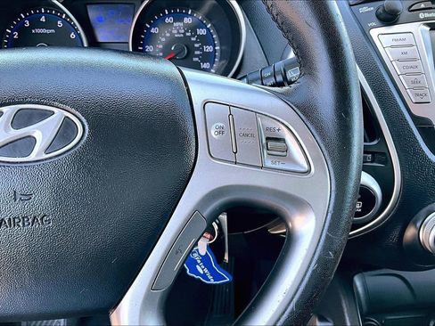 Used 2011 Hyundai Tucson GLS w/ Navigation Pkg 2 FWD image 18