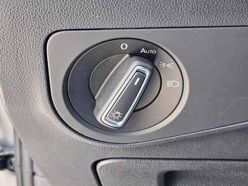 Certified 2023 Volkswagen Tiguan SE R-Line image 28