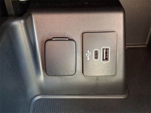 Used 2025 Ford Explorer Active w/ Active Comfort Package image 24