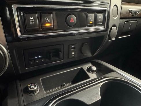 Used 2018 Nissan Titan Platinum Reserve AWD/4WD image 24