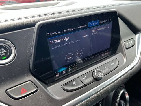 Used 2019 Chevrolet Blazer LT FWD image 2