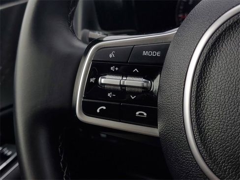 Certified 2022 Kia Sorento SX image 23