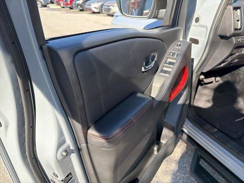 Certified 2025 Nissan Frontier Pro-X image 11