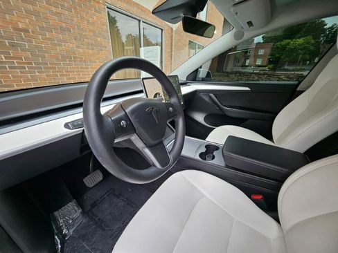 Used 2022 Tesla Model Y Long Range AWD/4WD image 38