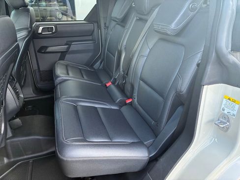 Used 2025 Ford Bronco Badlands image 28