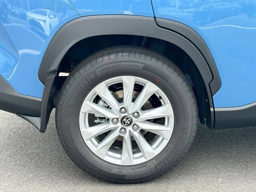 New 2026 Toyota Corolla Cross LE FWD image 32