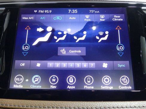 Used 2020 Chrysler Pacifica Limited w/ Tire & Wheel Group FWD image 38