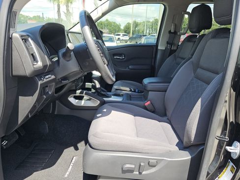 Used 2025 Nissan Frontier SV w/ SV Convenience Package AWD/4WD image 3