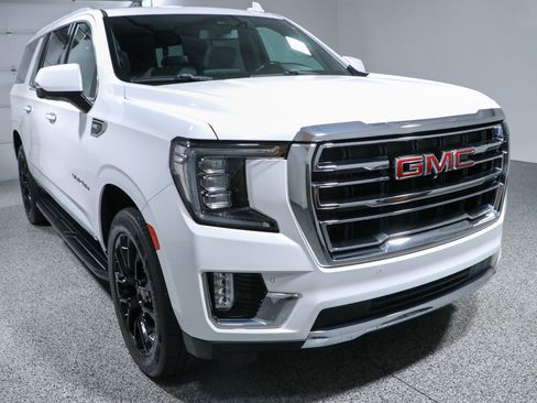 Used 2022 GMC Yukon XL SLT w/ SLT Premium Package RWD image 5