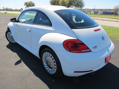 Used 2014 Volkswagen Beetle 2.5 image 5