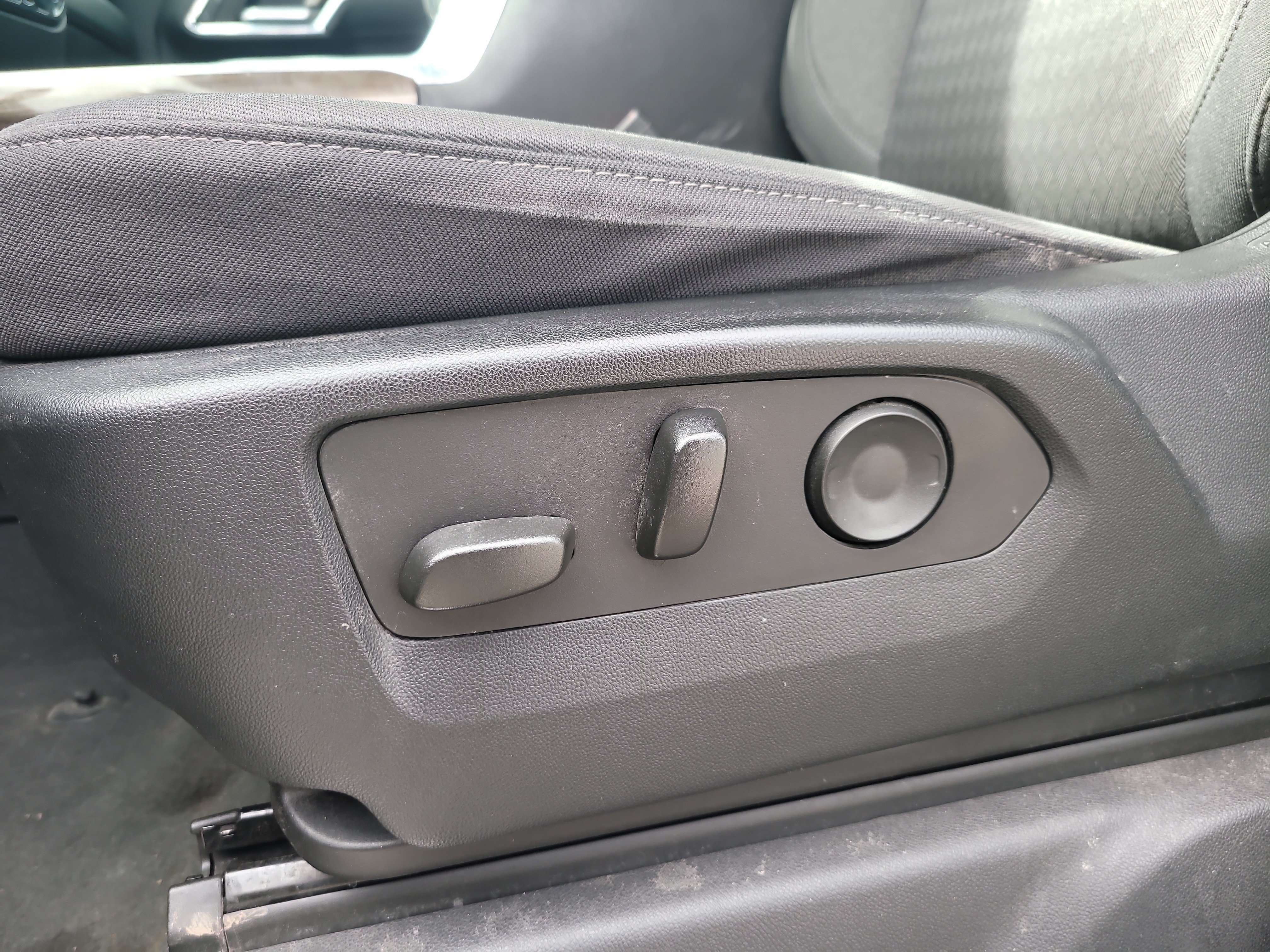 Used 2024 Chevrolet Silverado 2500 LT AWD/4WD image 18