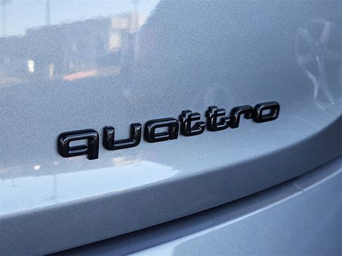 Used 2022 Audi e-tron Premium w/ Convenience Plus Package image 15