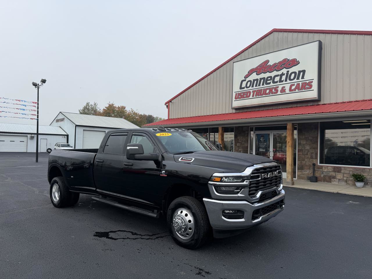 Used 2025 RAM 3500 Tradesman AWD/4WD image 2