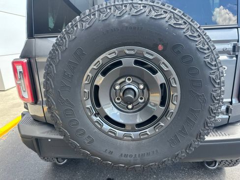 Certified 2025 Ford Bronco Badlands w/ Sasquatch Package AWD/4WD image 14