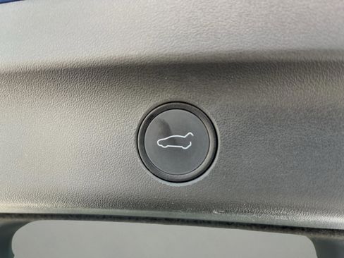 Used 2021 Tesla Model Y Long Range AWD/4WD image 24