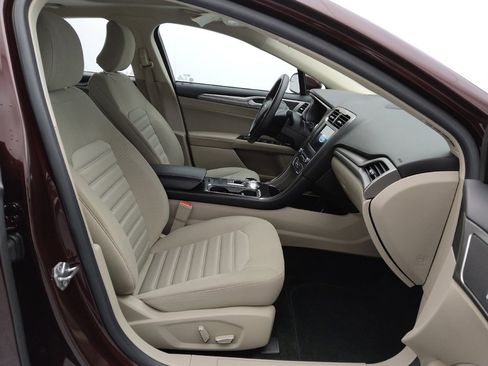 Used 2018 Ford Fusion SE w/ Fusion SE Technology Package image 21