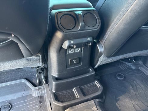 Used 2022 Jeep Wrangler Unlimited High Altitude image 11